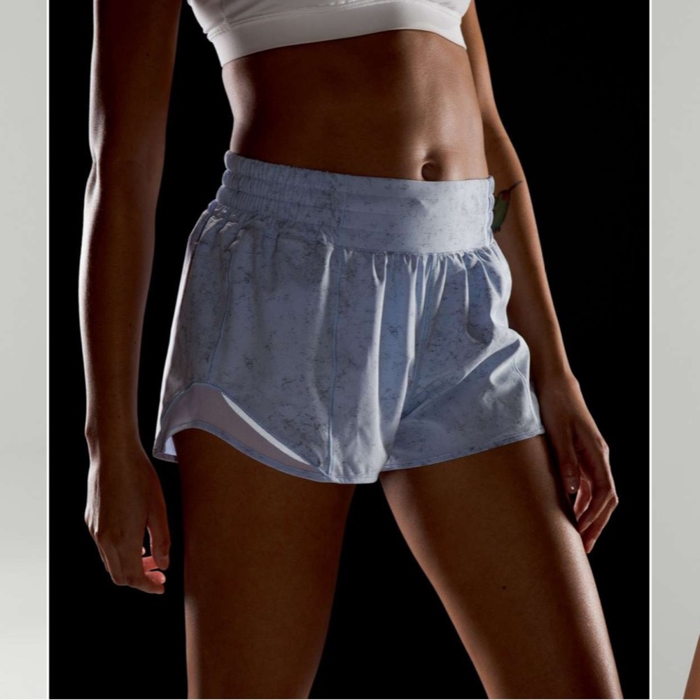 Lululemon Hotty Hot High-Rise Lined Short 2.5"